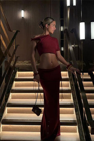 Orélya – Asymmetric two-piece set with bodycon fit